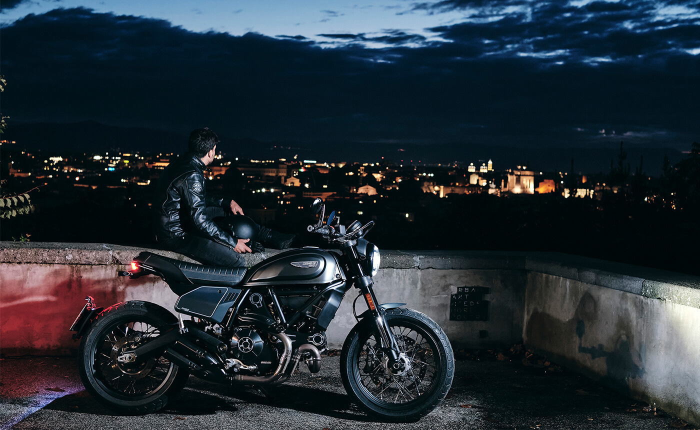 scrambler一起去看夜景吧!